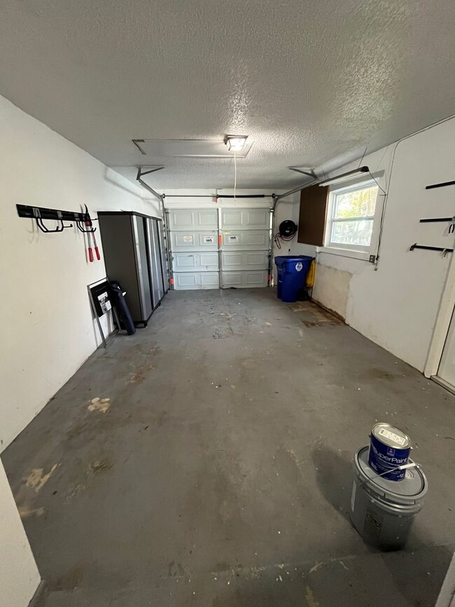 Building Photo - OCEAN ACCESS WATERFRONT! 3 bed / 2 bath wi...