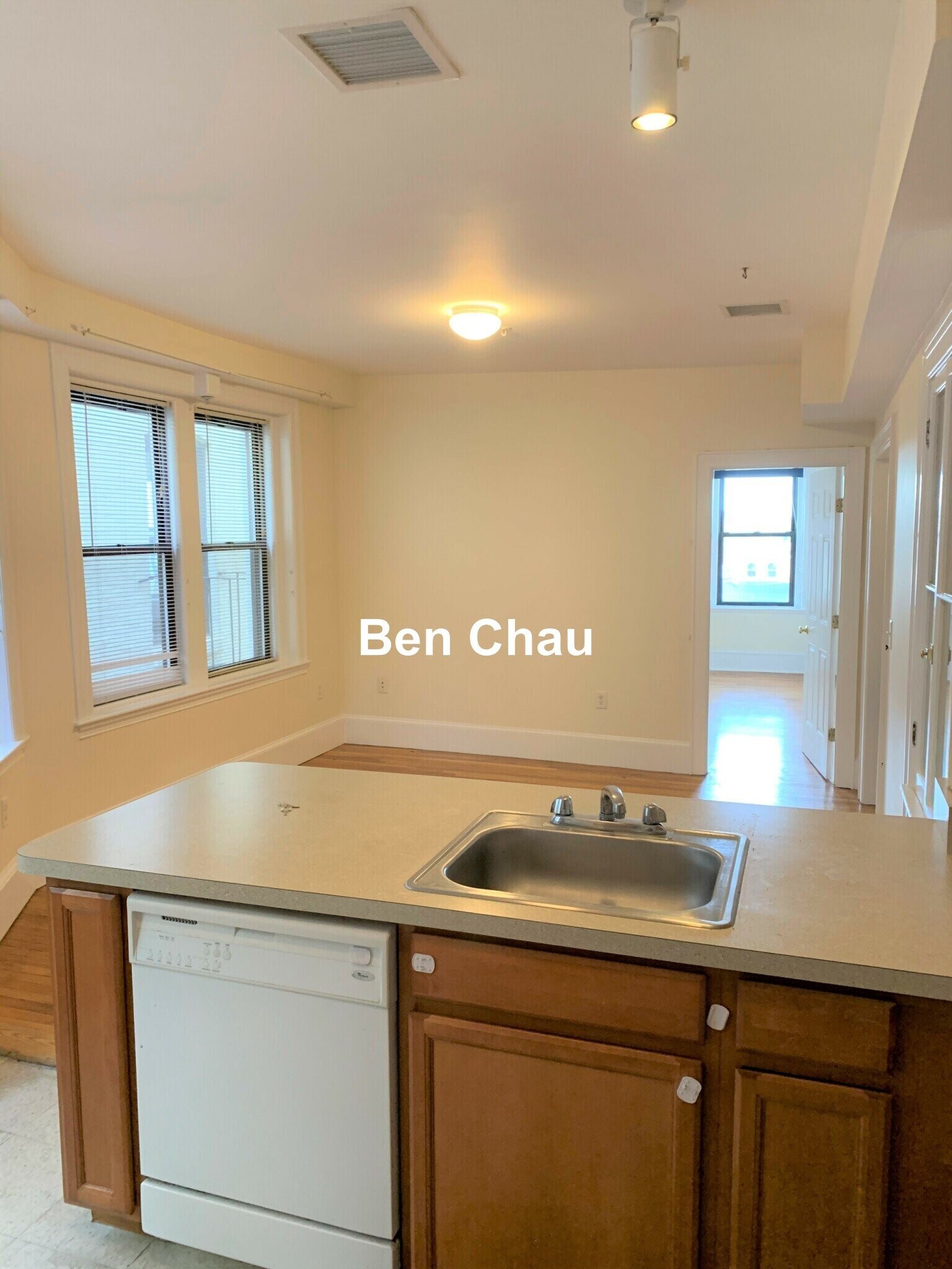 Building Photo - 881 Massachusetts Ave