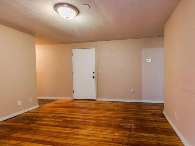 Building Photo - 537 S University Blvd