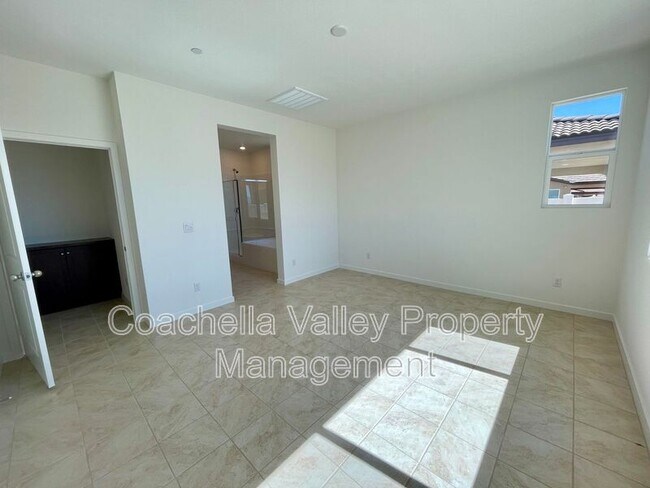 Building Photo - 11611 S Crescent St