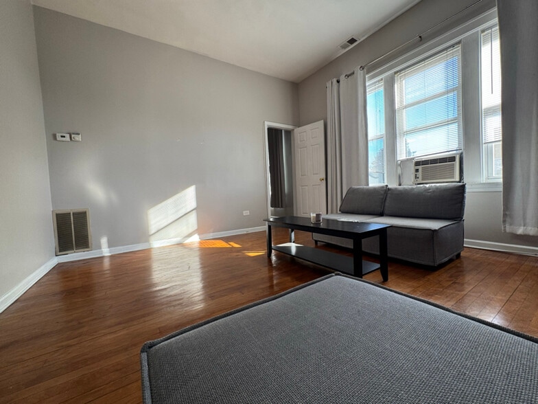 Building Photo - 1858 W 21st Pl