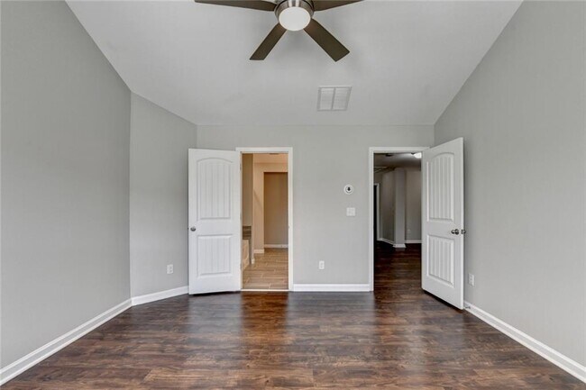 Building Photo - 7245 Heritage Oak Ct