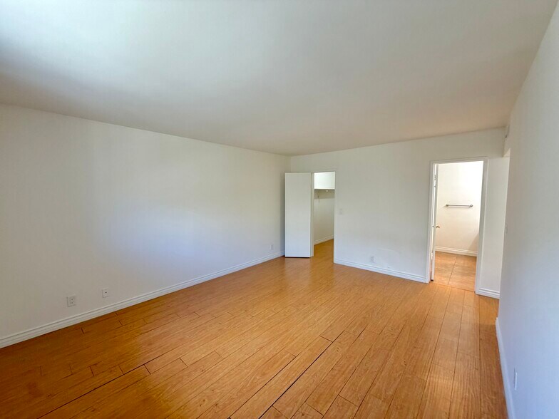 Primary Bedroom - 14141 Dickens St