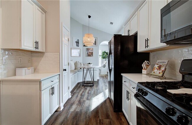 Building Photo - 3822 Carriage House Dr