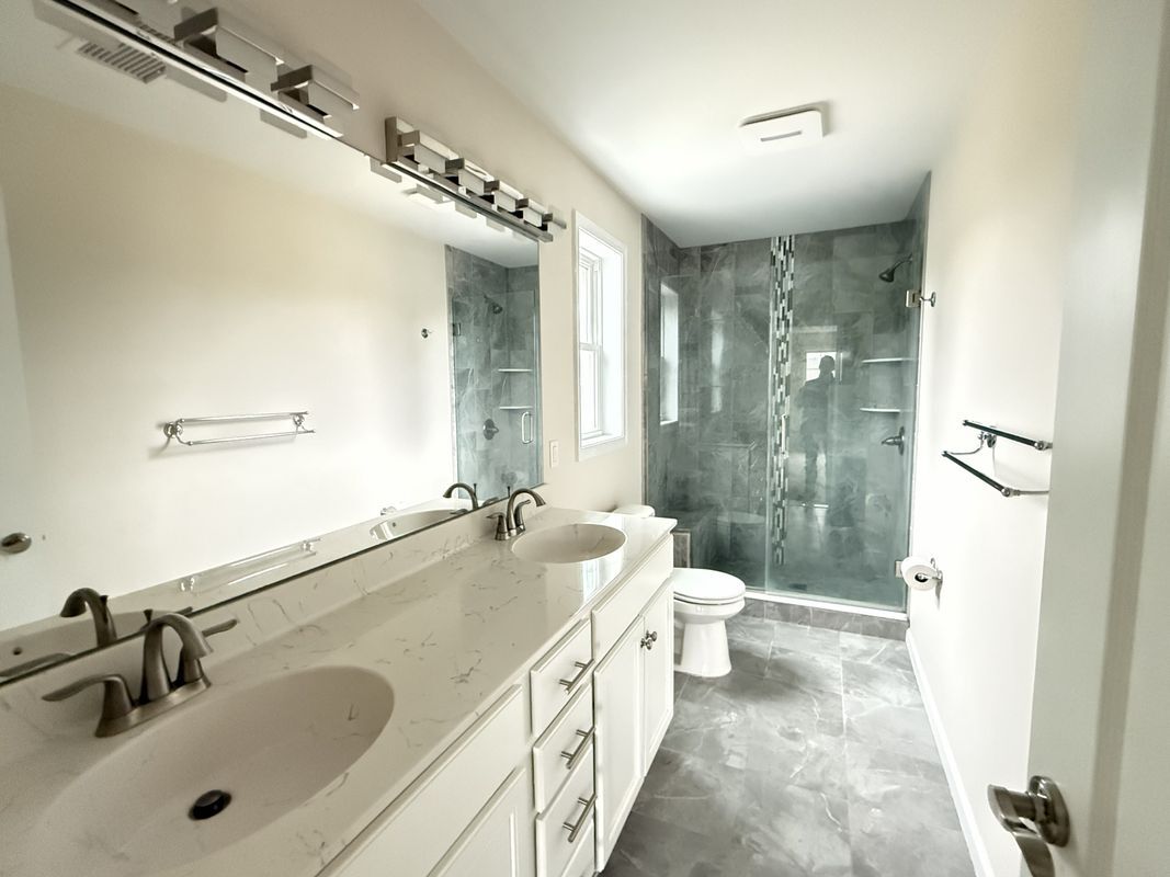 Building Photo - 584 Westlake Dr