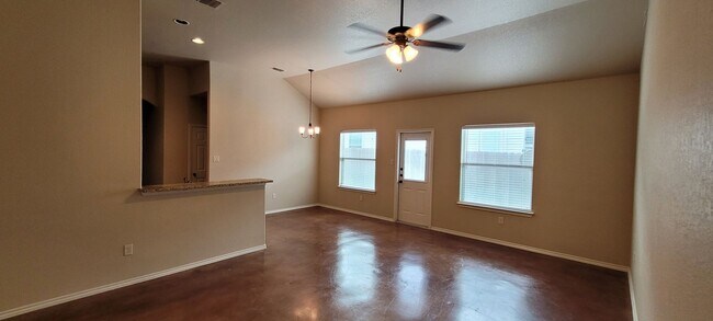 Building Photo - 3 Bed-2 Bath in New Braunfels