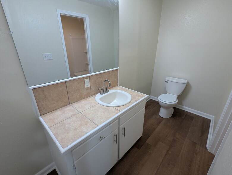 Building Photo - 1615 Dawnview Ln