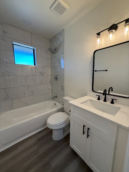 Building Photo - 5221 Bonita Ave