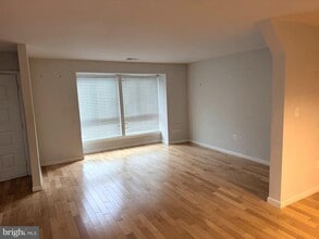 Building Photo - 6062 Hollow Hill Ln