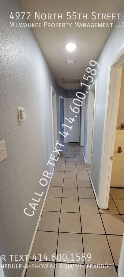 Building Photo - Spacious 3 bedroom unit with an extra half...