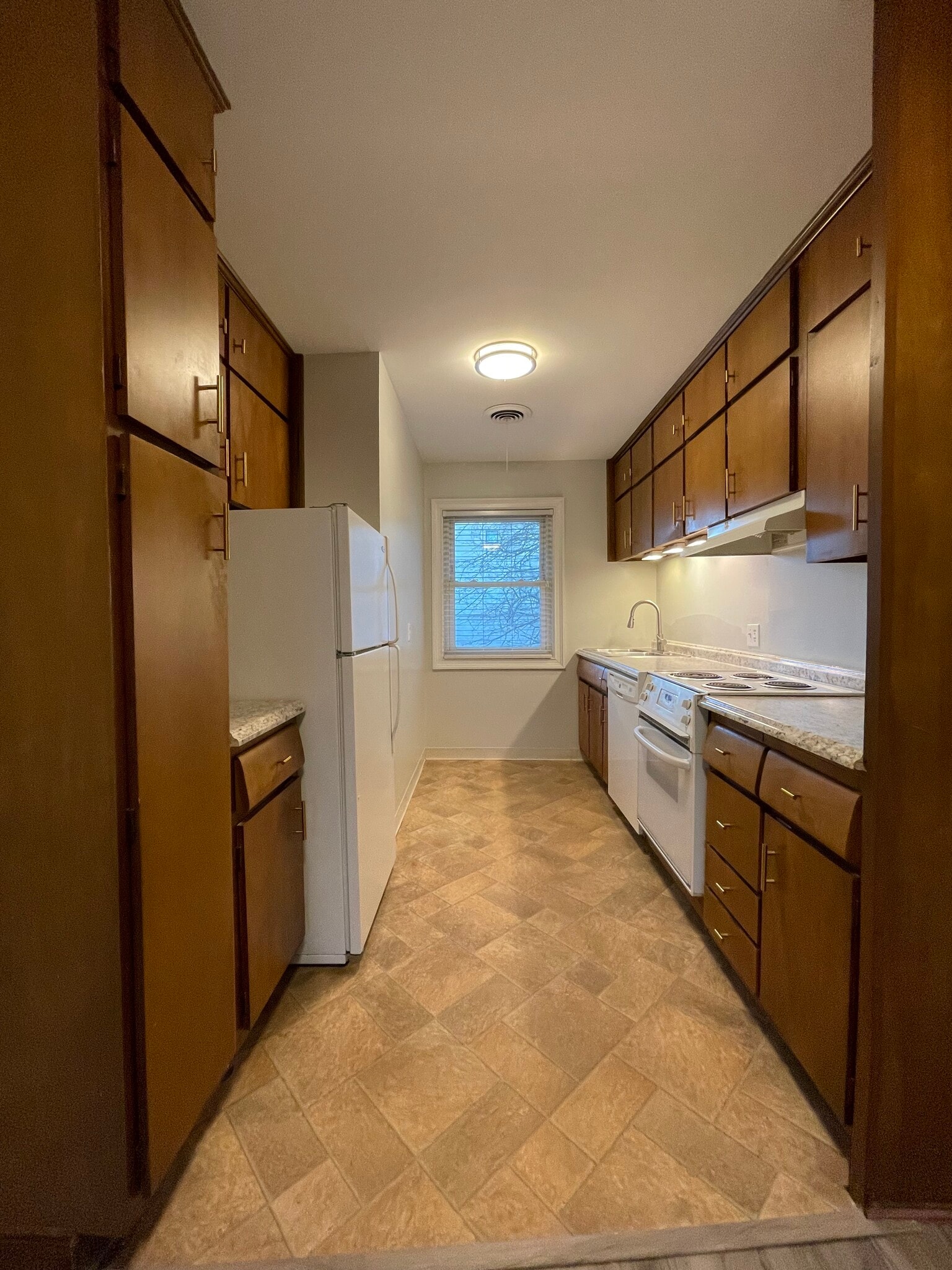 GALLEY KITCHEN - 3668 Kingsboro Rd NE