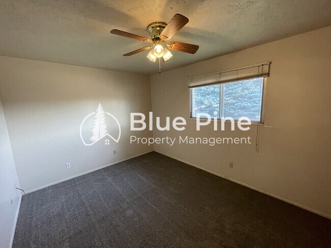 Building Photo - 1489 Mountain View Ln