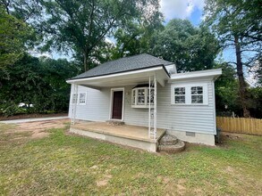 Building Photo - 3/2  Renovated House off West Broad Street!