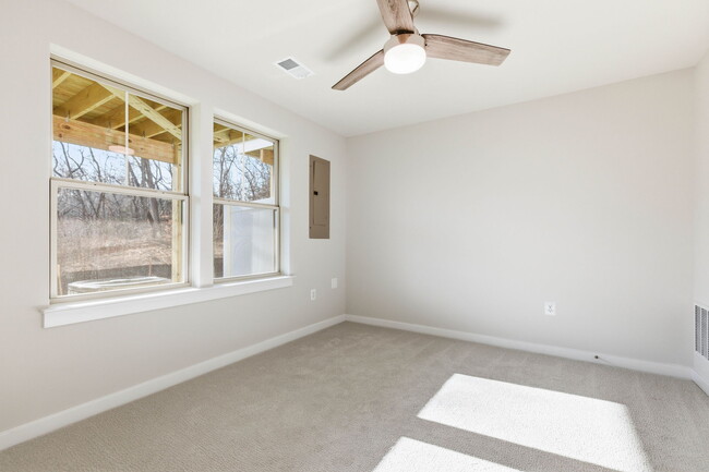 Building Photo - 1017 Venifena Terrace SE