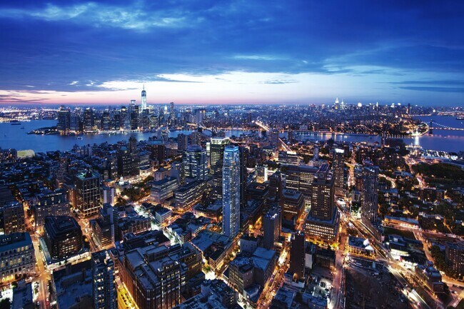 Building Photo - Corner studio with W/D in unit