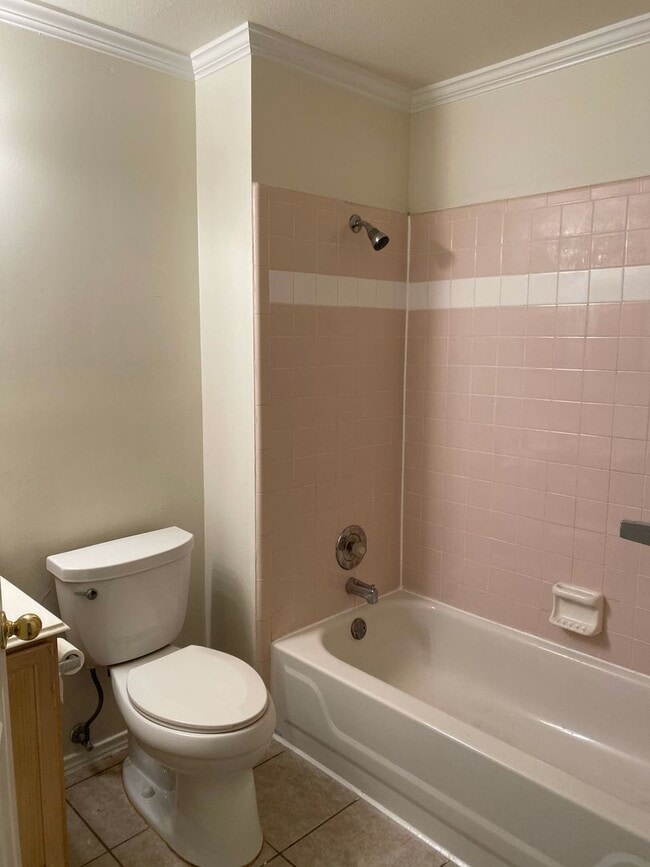 Building Photo - CUTE 3 BEDROOM IN SPRING CREEK FOREST*NEIS...