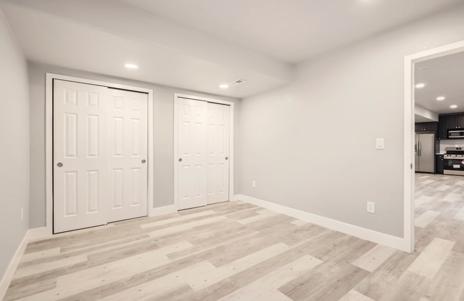 Building Photo - 15721 E Lake Cir
