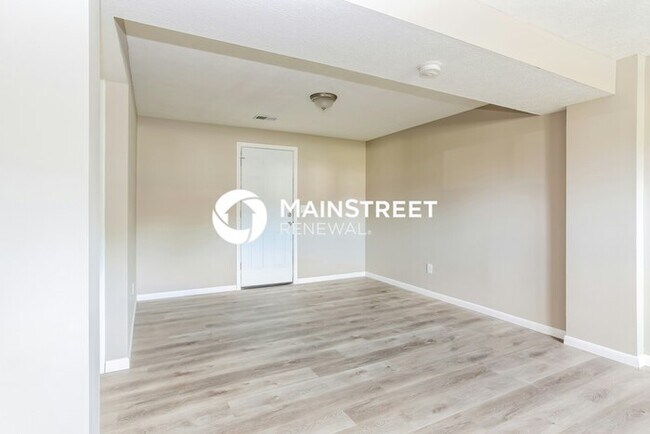 Building Photo - 3 Bedroom Pet-Friendly Home in Columbus, OH with Main Street Renewal