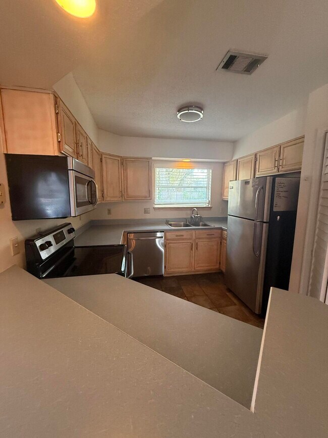 Building Photo - 1305 Ariel Ct