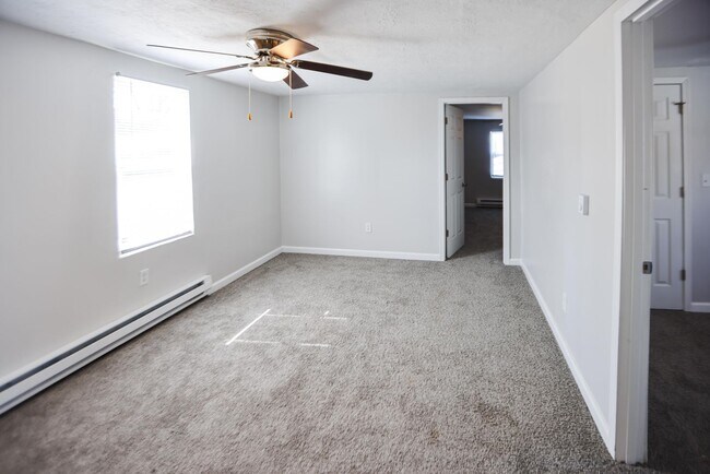 Building Photo - 628 Evesham Ave