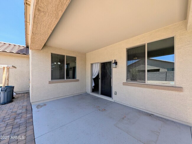 Building Photo - 6952 W Golden Ln