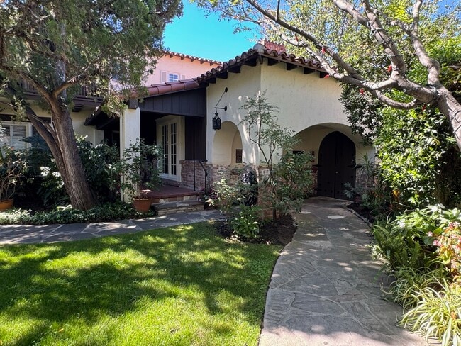 Building Photo - 10966 Strathmore Dr