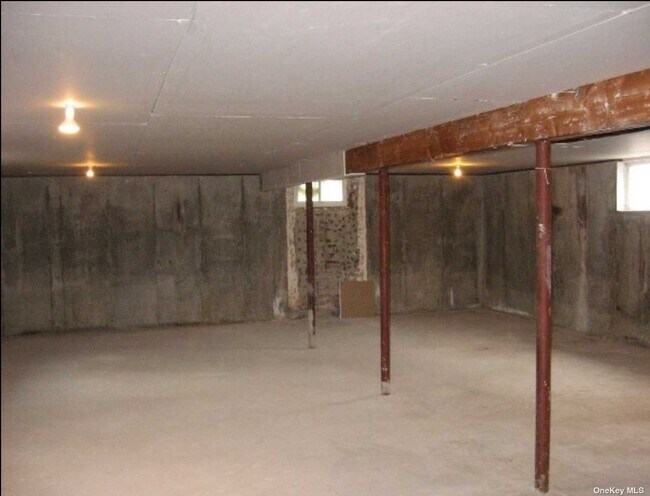 Building Photo - 66 Cedarhurst Ave