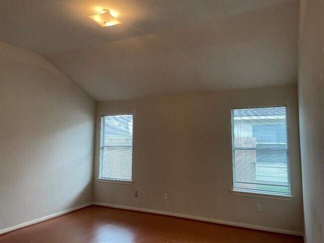 Building Photo - 2214 Plum Square Ct