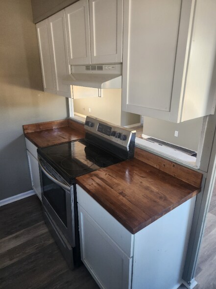 Building Photo - 196 Industrial Dr