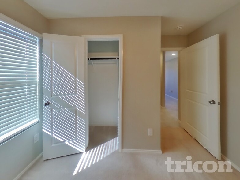 Building Photo - 1717 Claireborne Ct