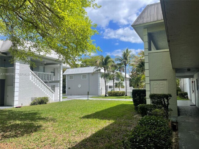 Building Photo - 17255 SW 95th Ave