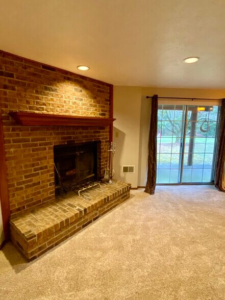 Building Photo - 30 Monmouth Dr