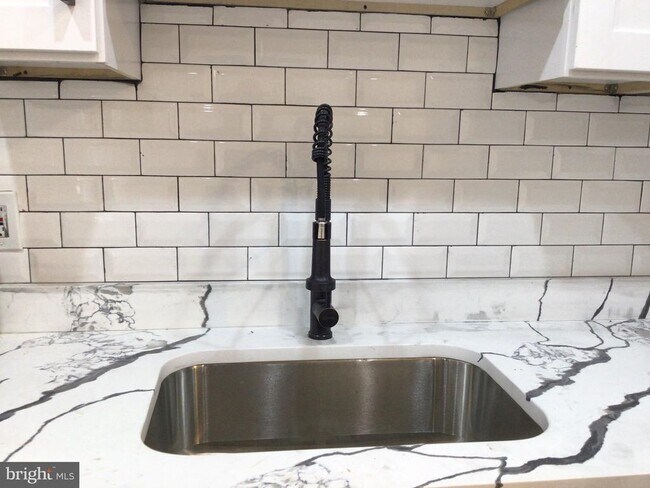 Building Photo - 1715 W Lexington St