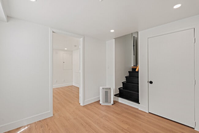 Building Photo - 611 N 143rd St