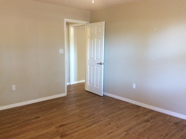 Building Photo - 1004 Lantana Dr