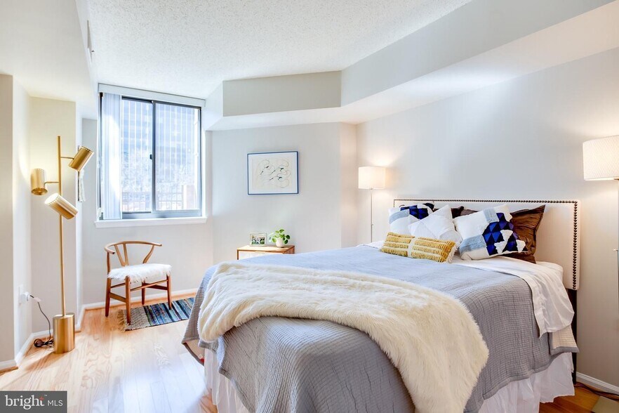 Building Photo - 1001 N Randolph St