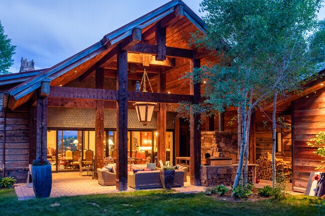 Building Photo - 665 Callicotte Ranch Dr