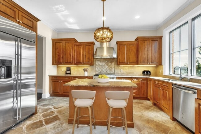 Building Photo - 17 Moorings Ln