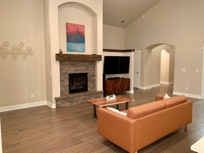 Building Photo - Beautiful 3 Bed/3 Bath Single Level Home i...