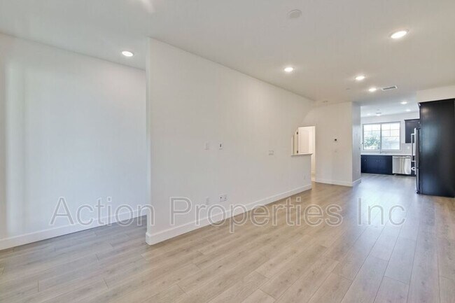 Building Photo - 605 Cinnamon Cir.