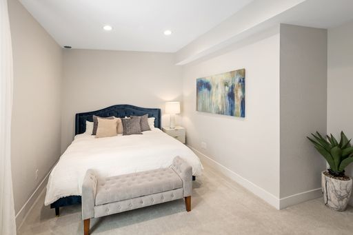 Building Photo - 6 Bedroom 5.5 Bathroom Single Family Home ...