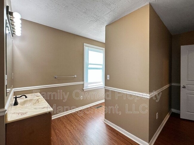 Building Photo - 1123 Belvedere Dr