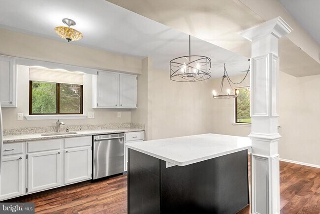 Building Photo - 201 Fairfax Ct