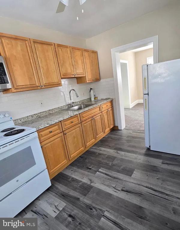 Building Photo - 1772 Ferndale Ave