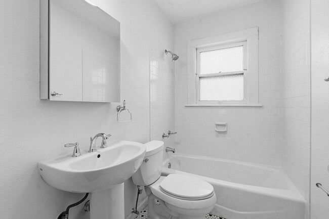 Building Photo - 804 Rutherford Pl