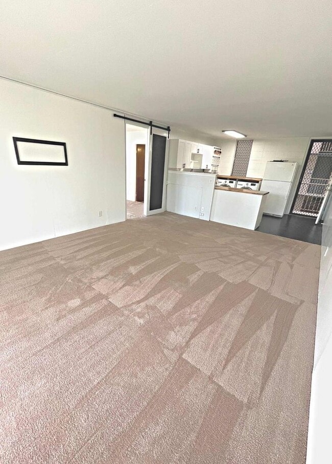 Building Photo - 1/1 unit with AC at Cathedral Point in Mil...