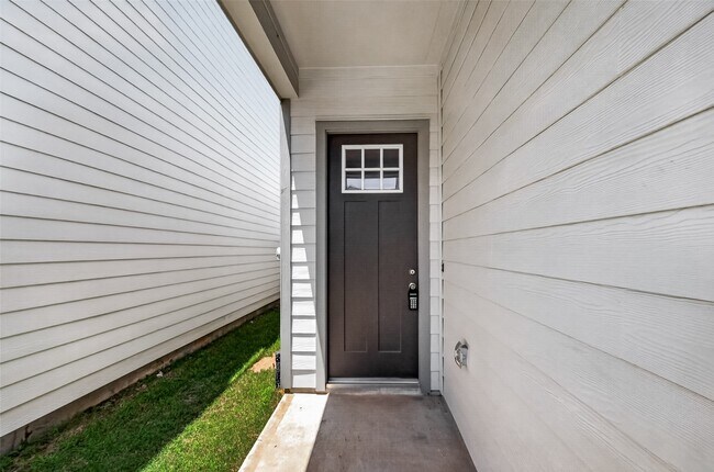 Building Photo - 13412 Sun Cay Drive