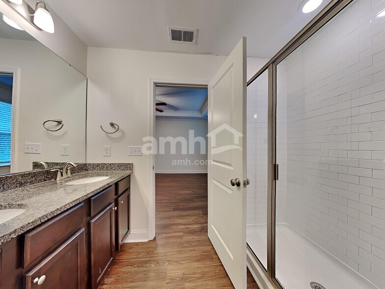 Building Photo - 121 Sweet Gum Dr