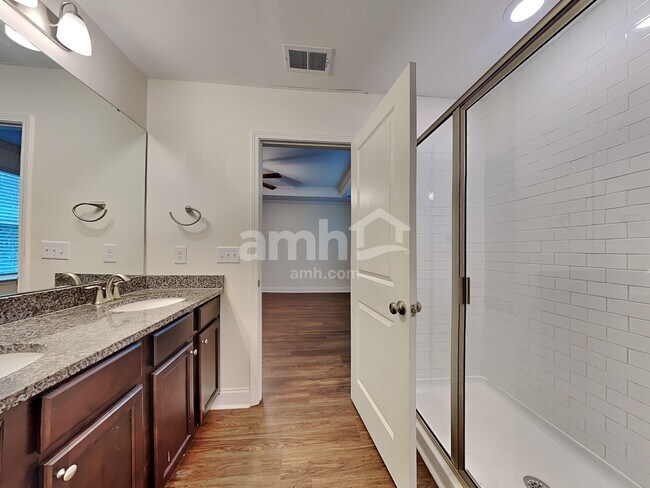 Building Photo - 121 Sweet Gum Dr