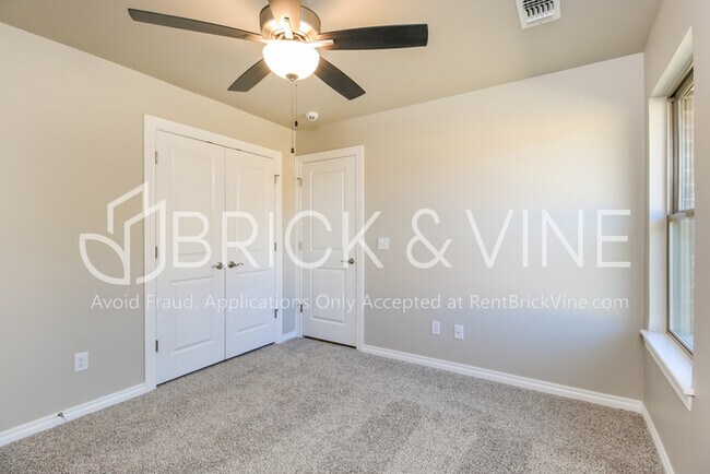 Building Photo - 8509 Stark St